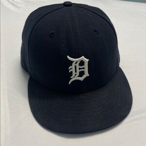 Detroit Tigers - newera 59 fifty - navy & white - size 7 - preowned